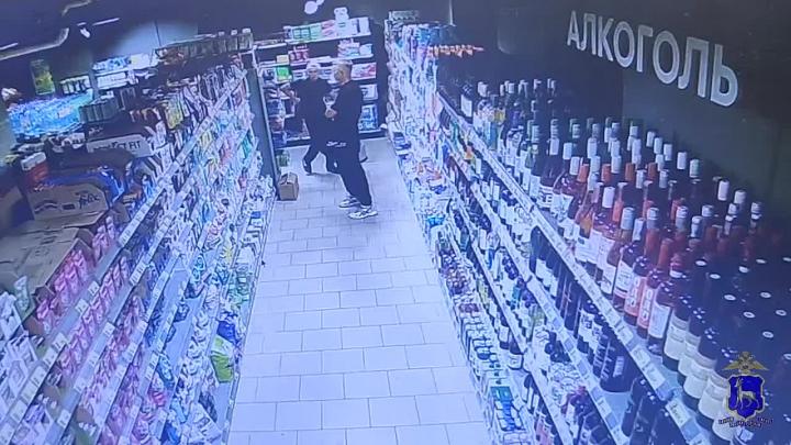 В Тольятти полиция разыскивает подозреваемых в грабеже из сетевого магазина