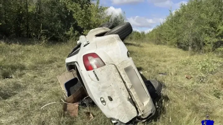 На автодороге А-300 в Самарской области водитель Lada Granta погиб после съезда в кювет