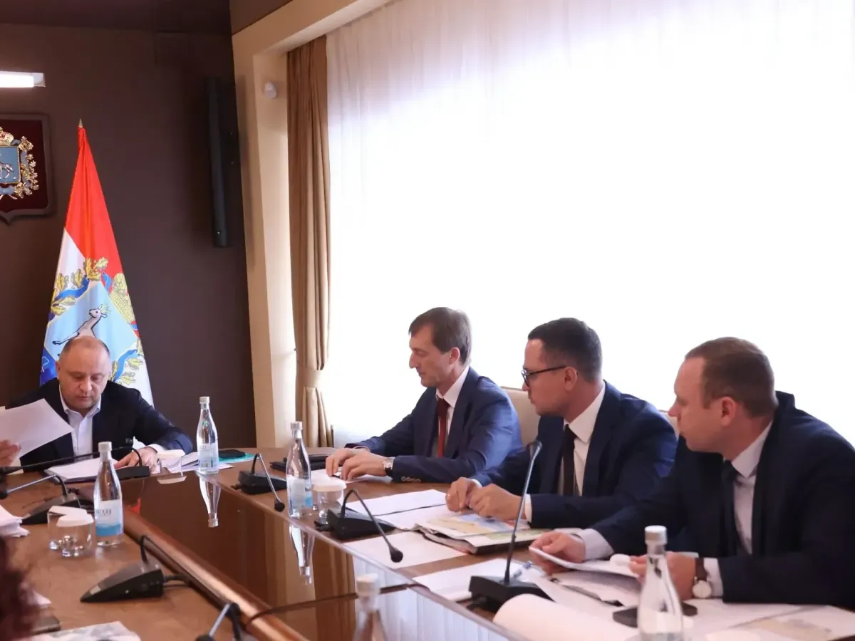 Власти Самарской области обсудили с жителями поселка Юбилейный вопросы домов в охранных зонах