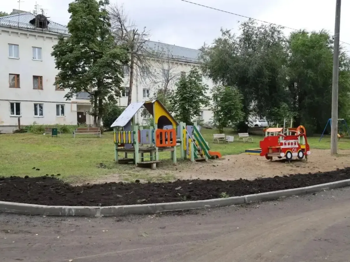 Завершилось благоустройство двора девяти многоэтажек в поселке Южный Самары